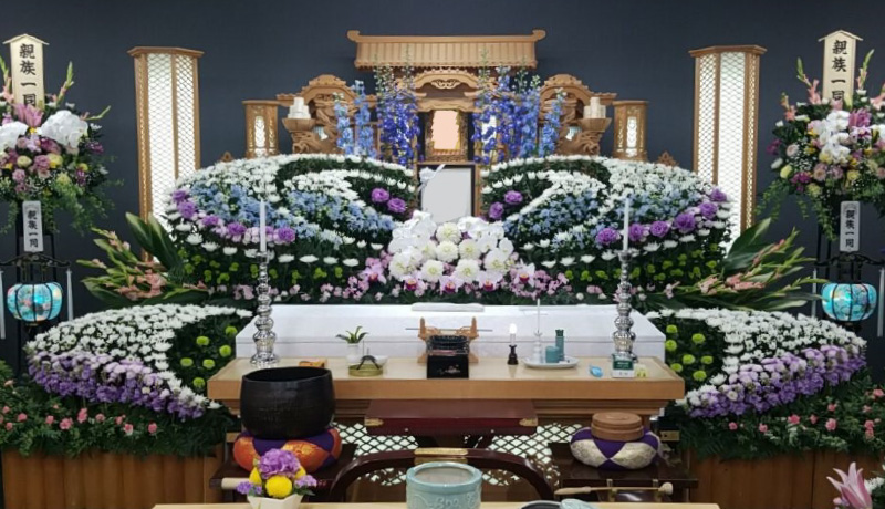 大きな一般葬（社葬など故人への感謝を華やかに彩るプラン。）会社関係、取引先など参列者が多く、威厳や華やかさが必要な葬儀に最適。